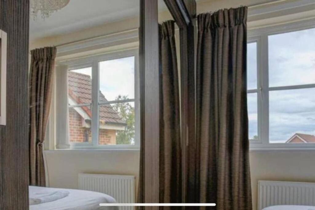 Luxury 4 Bedroom House 曼彻斯特 外观 照片